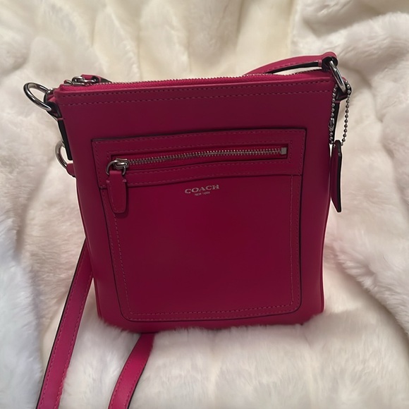 🩷COACH HOT PINK 🩷 Crossbody Bag. Gorgeous alone or with set. All pieces 🩷 - Picture 4 of 9